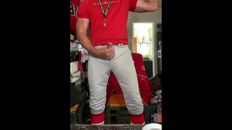 JockDad87: Jockdad87 lagi asik muasin memeknya di balik perlengkapan baseball dan...