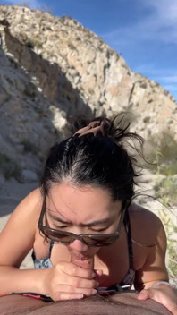 Blowjob di luar semasa mendaki di padang pasir - wmaf amatur - pancutan dalam mulut, blowjob awam