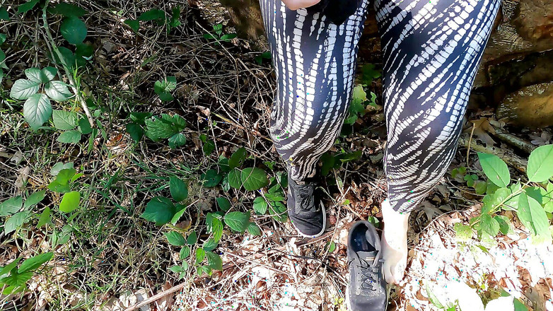 Bouncy Tits Action: Labia Slapping with Hairbrush in the Woods