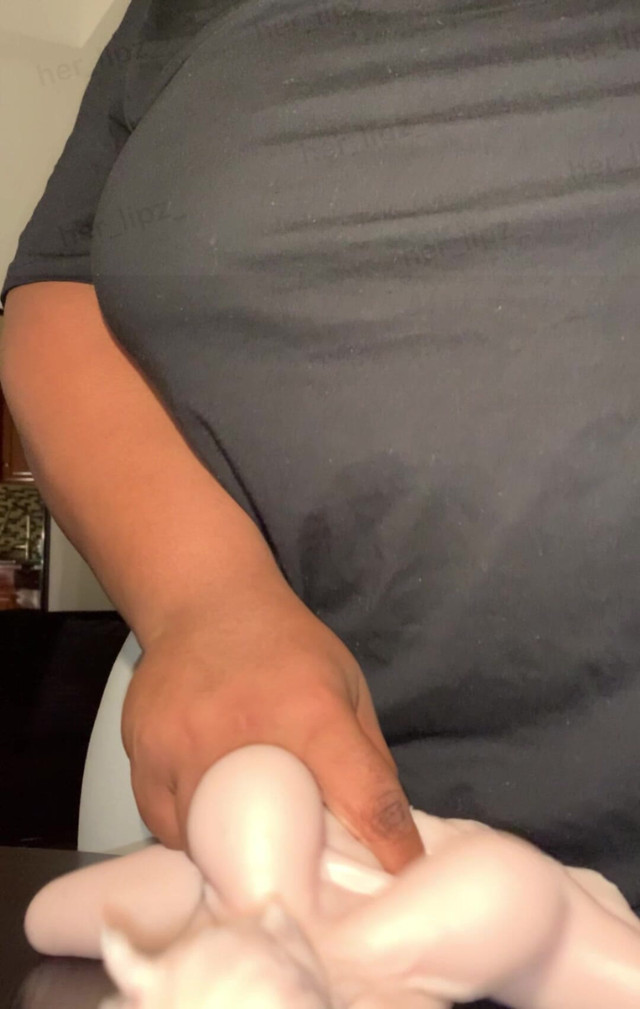 Uh Oh the Vibrator Broke (HerLipz)