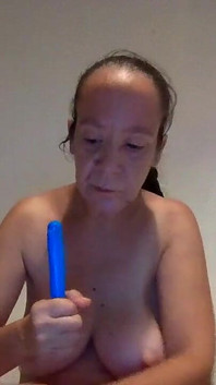 Peitos com água e garganta profunda