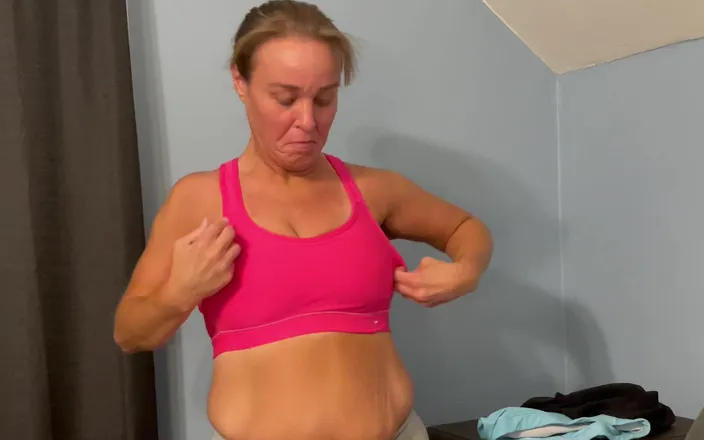 Sweet Marie: Ann Marie trying on 5 different bras