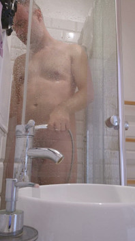 Un Papi Musculoso Desnudo En La Ducha Para Mirones