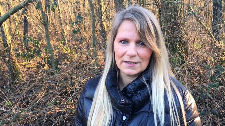 SweetSusi: Jaqueta grossa na floresta, nada mais