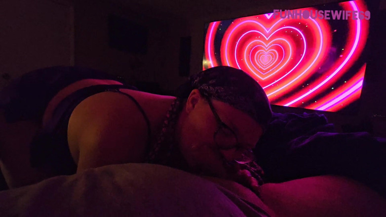 Funhousewife69: Giving Head and Jerking Him off Till He Cumms in...