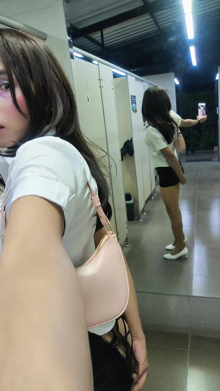 Menaiisd: Moje Sissy se chová jako děvka.