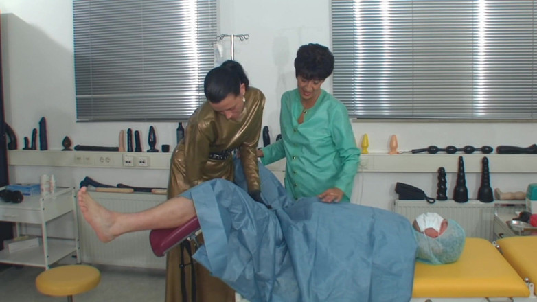 Rubber & Clinic Studio - 1ATOYS: 2 rubbersluts - CBT