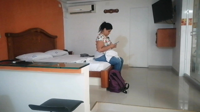 Adribella69: Nevlastní syn a macecha vejdou do hotelového pokoje a dostanou...