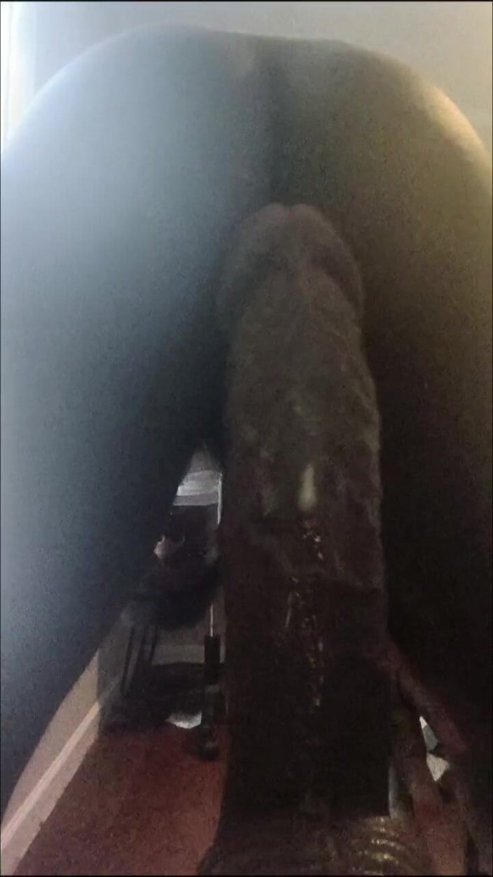 DaBlackFemboy: Femboy dipendente grande nero ha orgasmi scoreggia cremosi