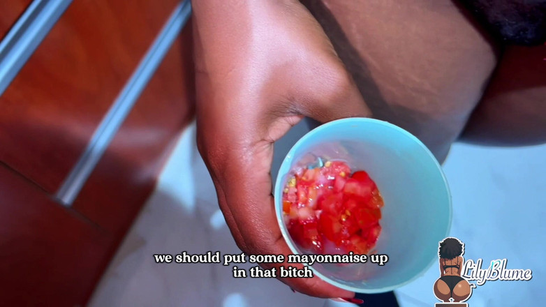 Afrocummy: Er bespritzte meinen Salat und wagte mich, es zu essen,...