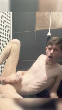 Kedoimath - a Twink Ready to Get Fucked in the Shower
