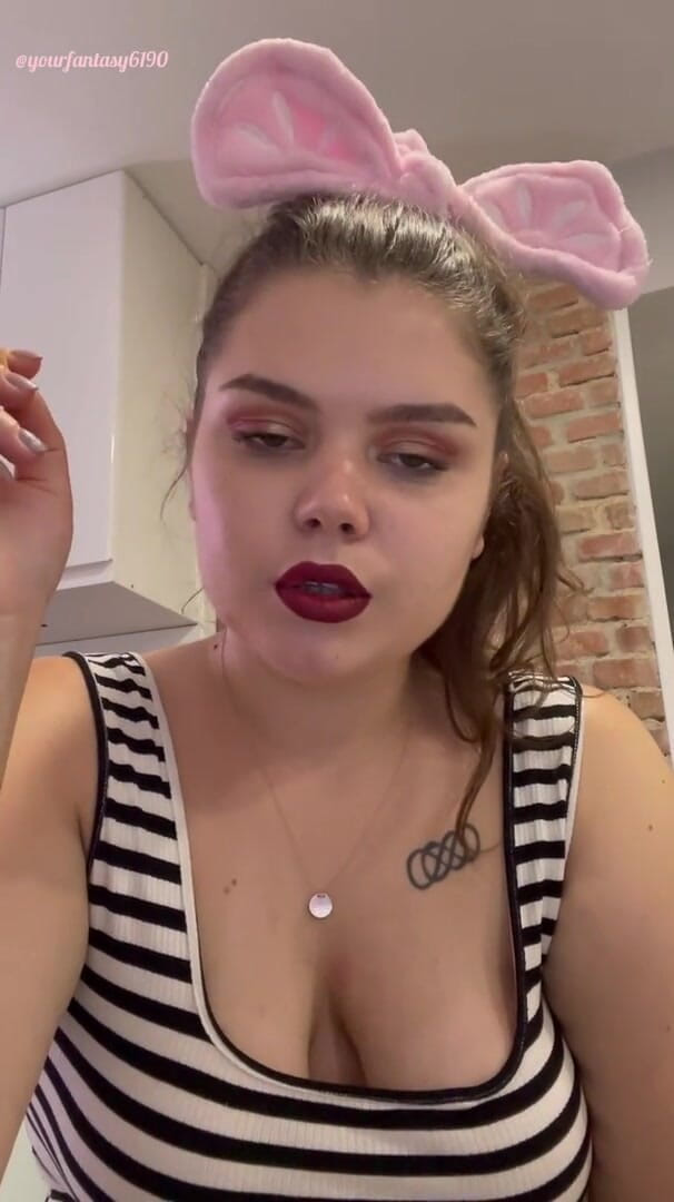 Your fantasy studio: Fuma con il rossetto rosso