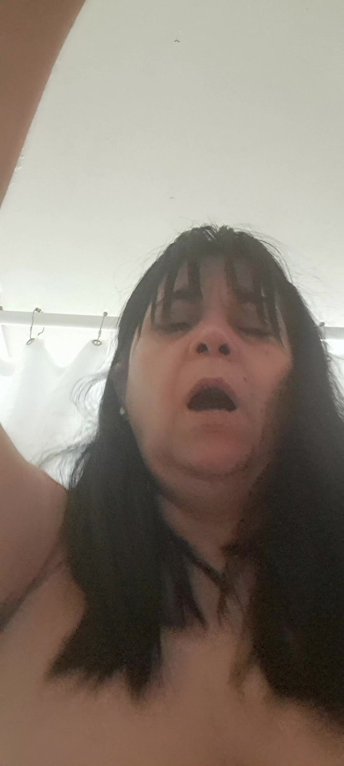 Mommy big hairy pussy: Madrasta se despindo é quente