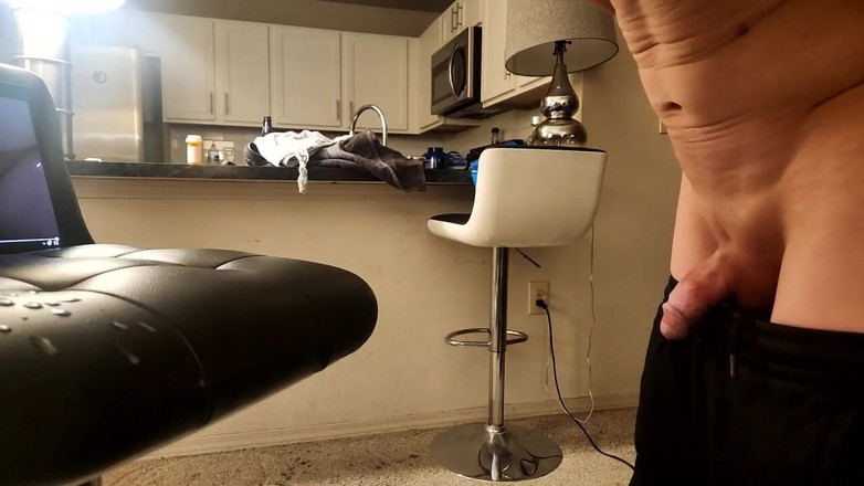 Dilldough909: Pertunjukan webcam chaturbateku dari 10-30-2024 dilldough405 ngocok kontol pacarnya sampai muncrat!