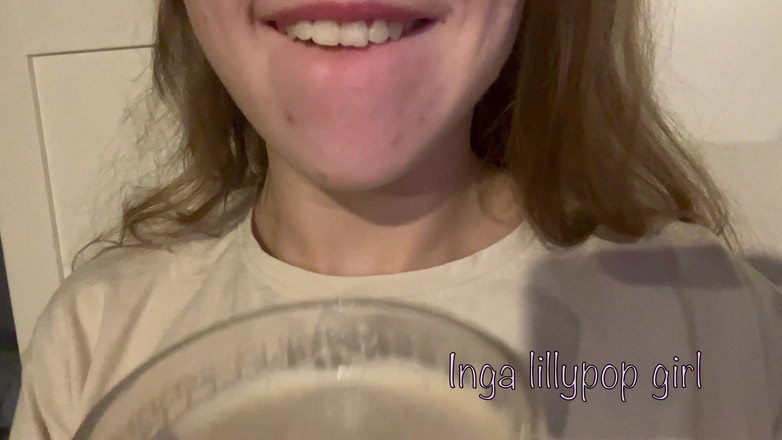 Inga lillypop girl: Beri aku susu!