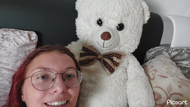 Softbrattypuppy: 嘿，我的小绿帽男想要舔我充满精液的阴户吗？