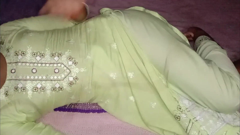 Deshi women: Más hermosa pareja india en romance en casa de amigo -...
