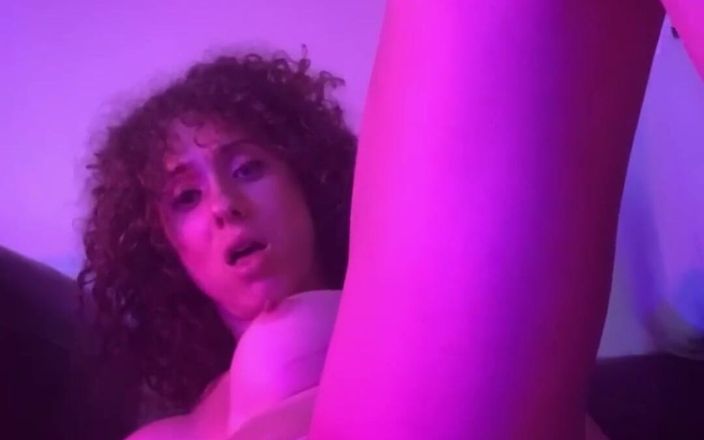 Tia Tizzianni Productions: Aynada kendimi sikmeyi seviyorum