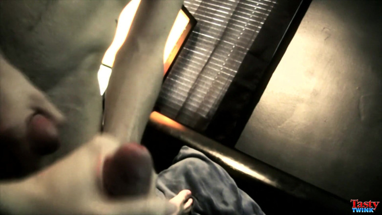 Tasty Twink: Riempiendo la sua piccola bocca calda