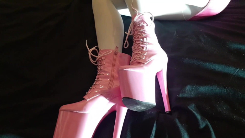LauraOnHeels: Laura XXX model sexy video with 8 inches pink plaform heels...