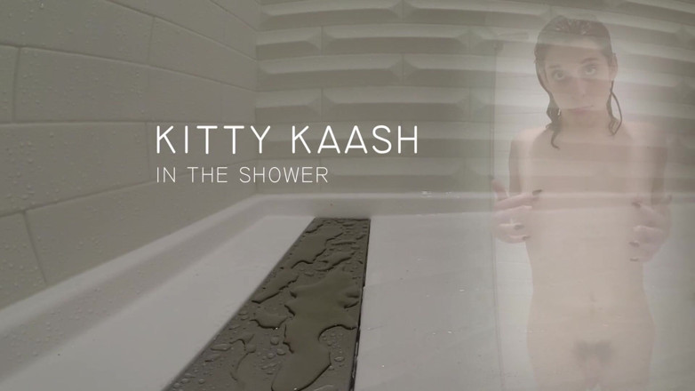 KittyKaash: Kitty Kaash nella doccia