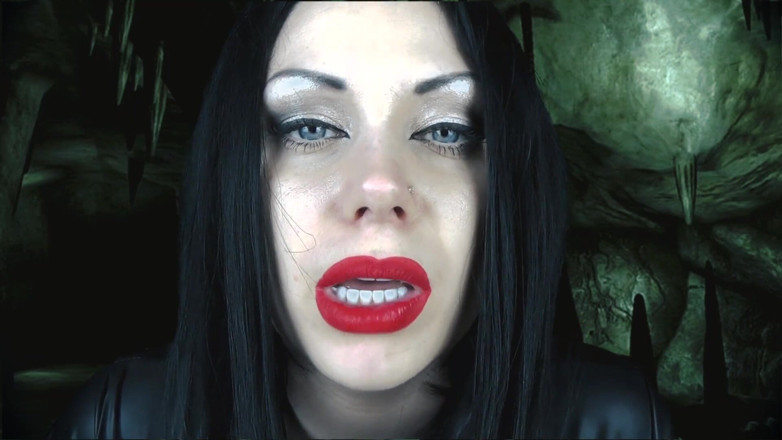 Goddess Misha Goldy: Gjord för att onanera medan en jätte beskriver hur hon åt...