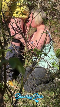 不潔なホットワイフは、公園でランダムな見知らぬ人から中出しを取得します - ハブは自宅でクリーンアップを取得します