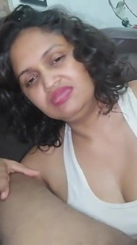 Desi Bhabhi ssie mnie w dupę na wakacjach