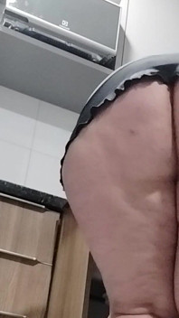 Seksowna macocha w kuchni