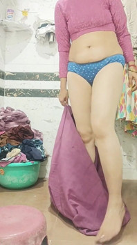 Priya Bhabi - show da bunda grande