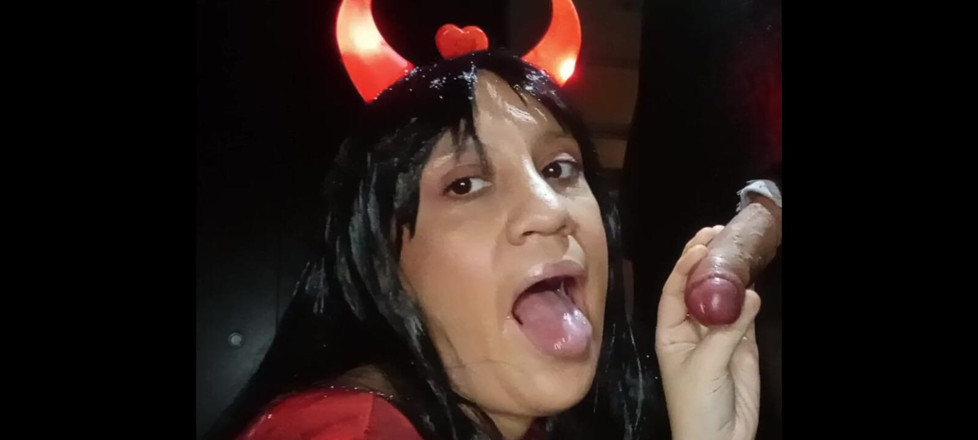 Nefertiti: 염색한 머리카락이 우유를 삼키는 모습