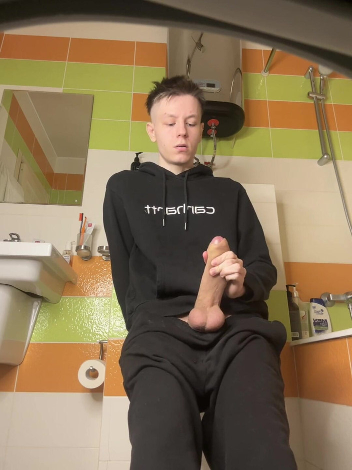 Morflot24: Niegrzeczna solo stroke Hot Twink