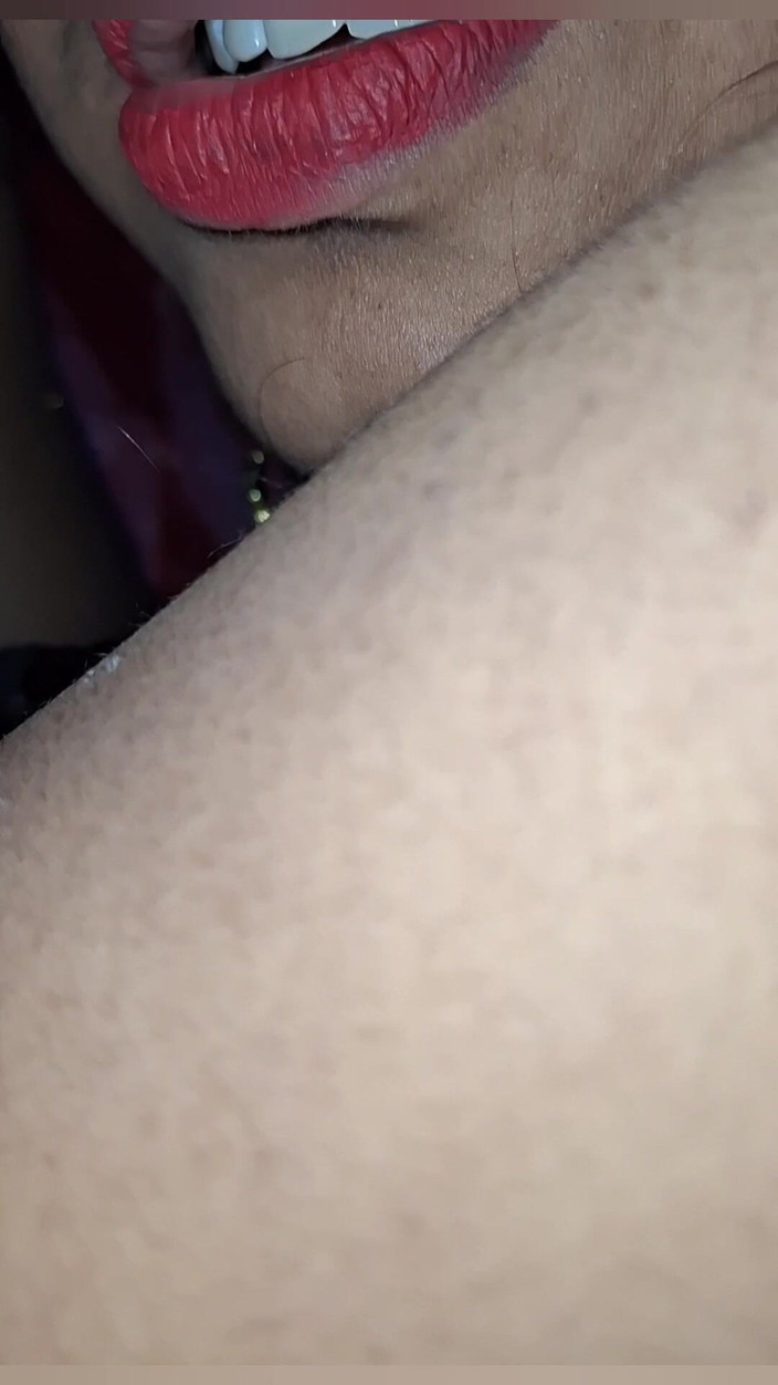 horneySonu: Sonu alla pecorina scopa con un vibratore