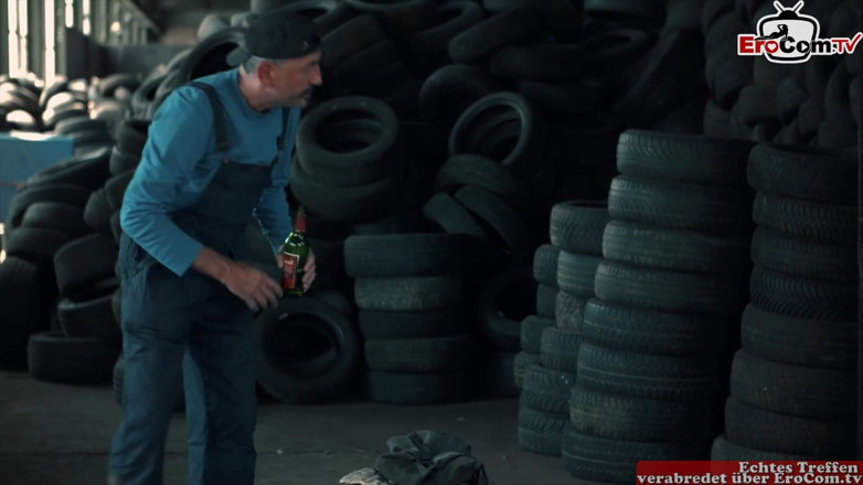 EroCom: Грудасту претендентку трахають усі хлопці на співбесіді