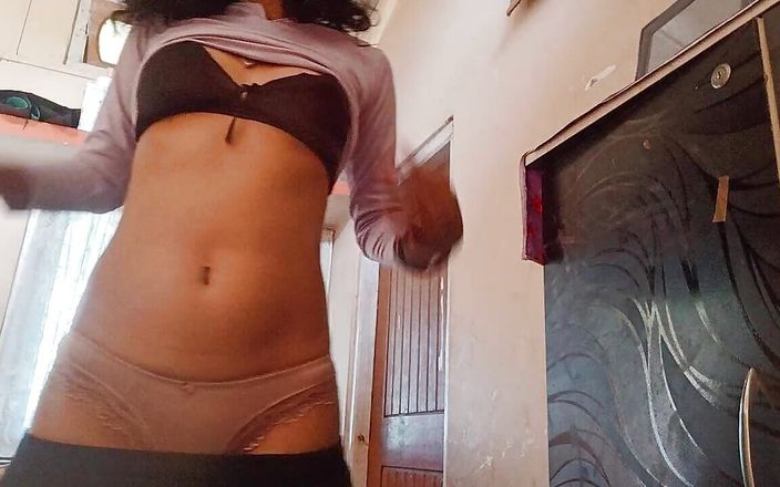 Desi Girl Fun: Sri Lankas tonårsflicka har camsex med pojkvän