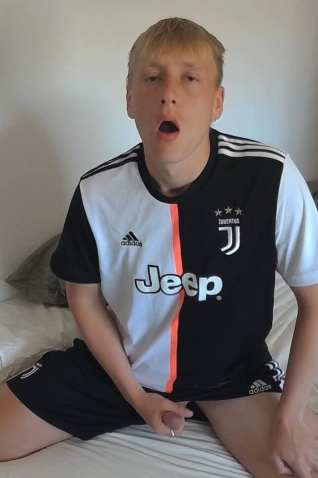 Axton Drake: [face Reveal] Soccer Bro Jerks off in Bed