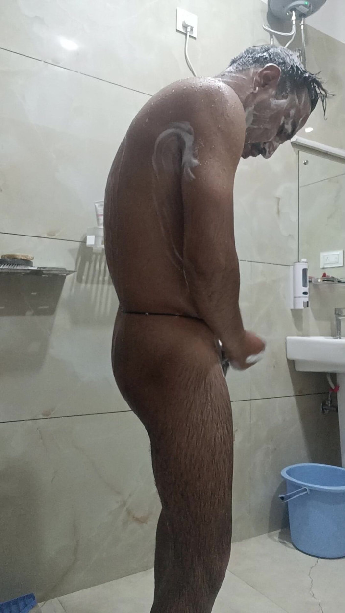 Rajasthani-old-lover: Hombre indio disfruta de la ducha y el sexo