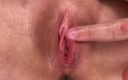 Kinodiva: enge feuchte muschi, schmetterling mit einem finger zur orgasmusnahaufnahme gebracht