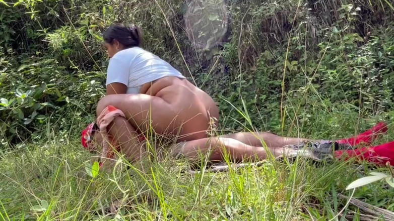 Miaandaxel: Latihan pagi-pagi, aku mertemukan tante seksi dan ngentot memeknya habis-habisan...