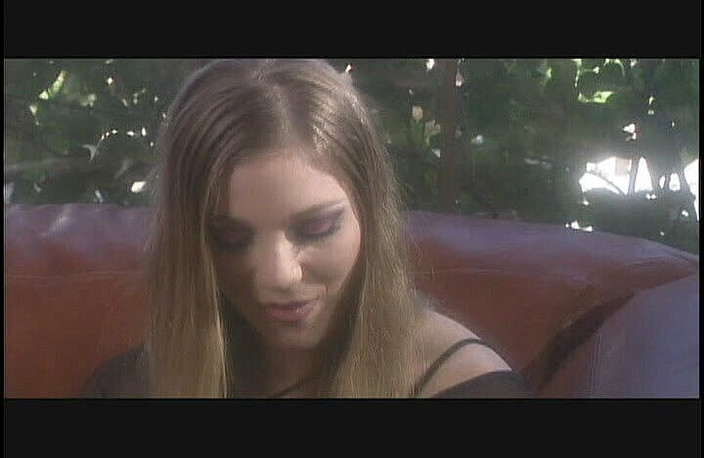 Cryptostudios: Жена подозреваемых в преступлении с большими сиськами и падчерицу трахает его Аттир