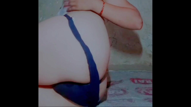 TricolorMusic3: Індійська дівчина з великими цицьками мастурбує вдома, тінка грає з наступною красунею, сексуально сквіртуючи