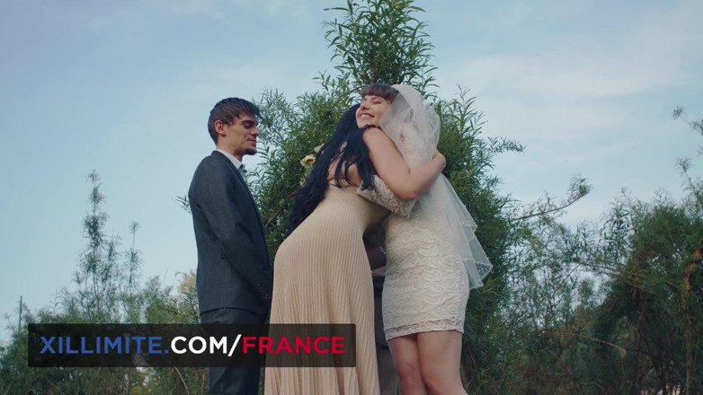 Made In France: ホットストリッパーは三人組のために招待されます