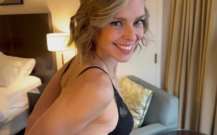 Serenity Cox: 묶인 채 마누라의 얼굴에 사정하는 남편