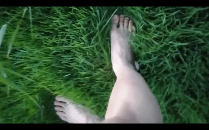 Jon Arteen: Jon Arteen in Short Shorts Walks on Grass Barefoot, Shows...