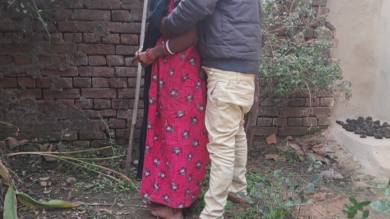 Trilokinath: 嫂子在屋外被干