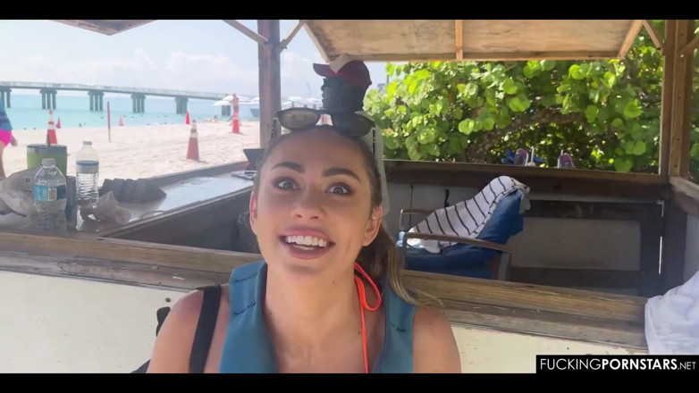 Maximo Garcia: Jetski pov neukpartij met wilde Mackenzie foelie en waterkijkers. Ik...