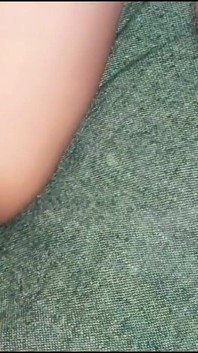 美しい妻と激しくセックスし指で膣を愛撫する