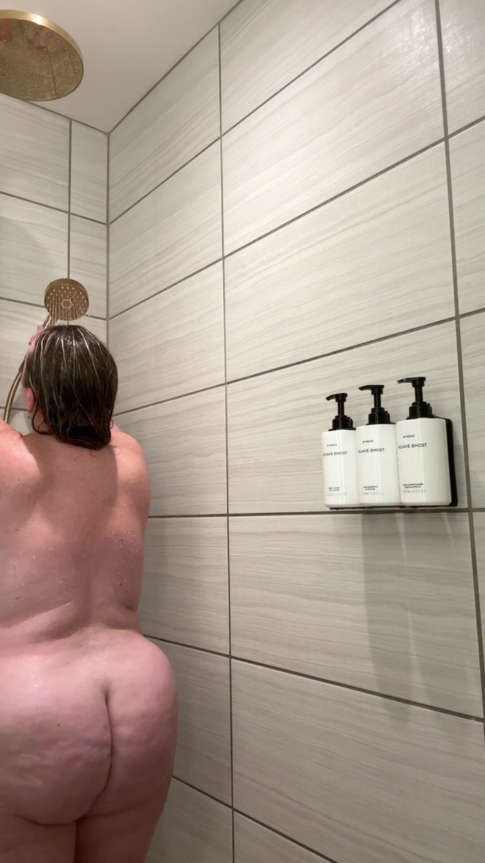 Siren XXX Studios: नग्न शावर शो