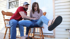 JessTonySquirts: Kobiecy wytrysk na zewnątrz w My Jeans - Obserwowanie sąsiadów