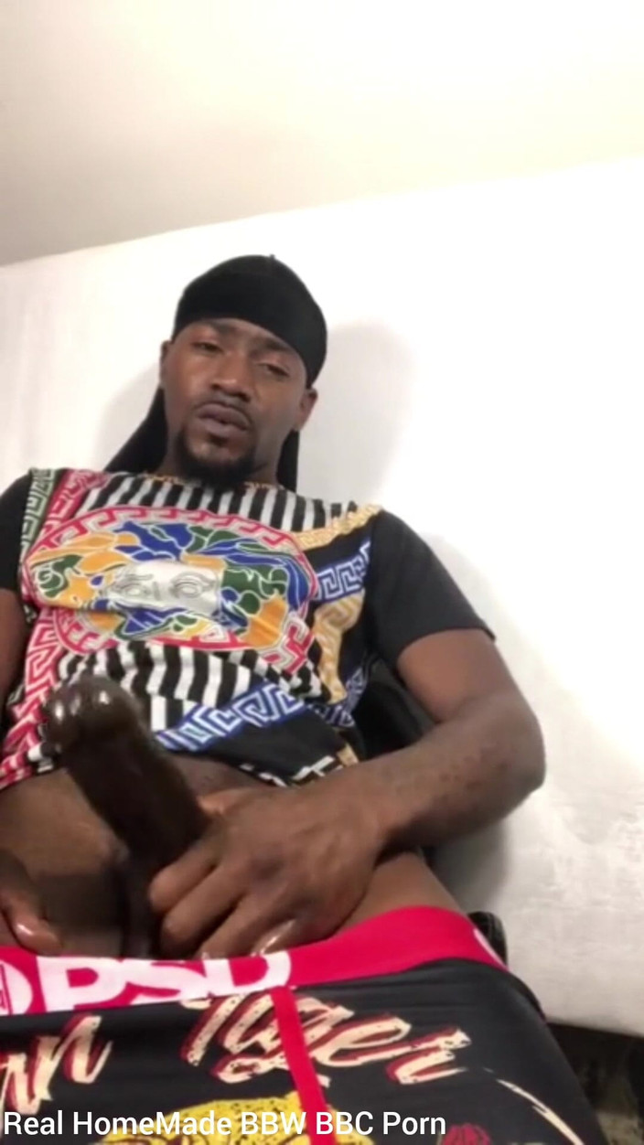 Big black cock BBCee: Naoliwiony głaskając mój BBC